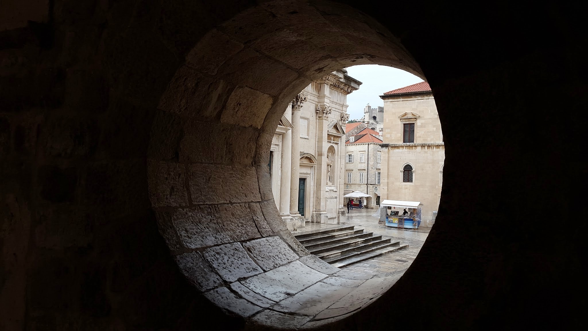 Gyvenime esame tik citatos, išnašos paraštėse